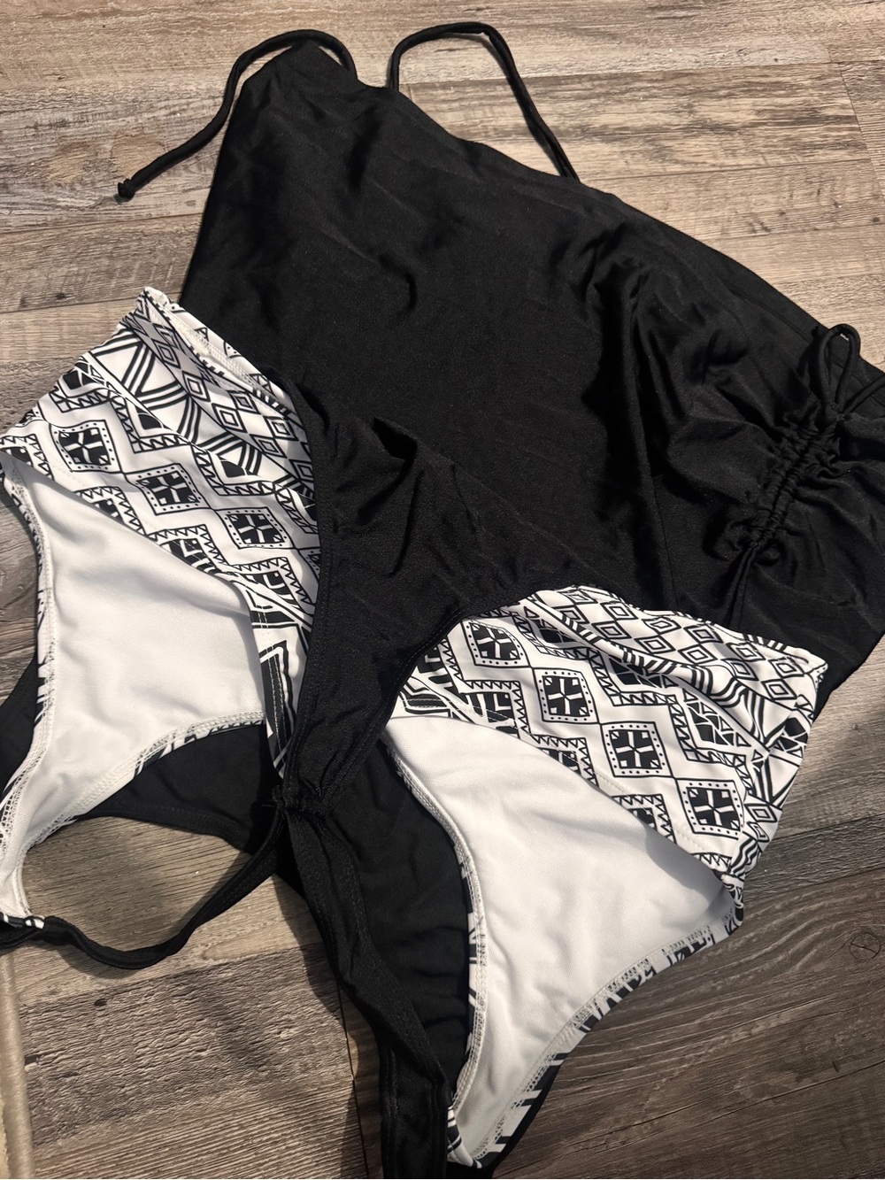 Black & White Geometric Racerback Tankini Set (L) - Picture 3 of 5